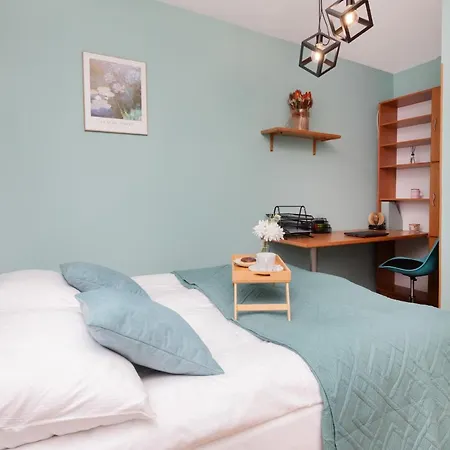 Daire Subtle And Cosy With Furnished Balcony In By Renters *