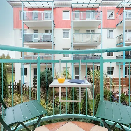 Διαμέρισμα Subtle And Cosy With Furnished Balcony In By Renters *