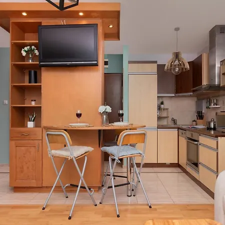Daire Subtle And Cosy With Furnished Balcony In By Renters